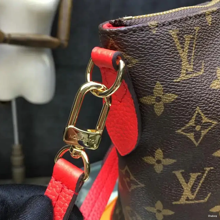 LV Bags 19T1L0608 0721